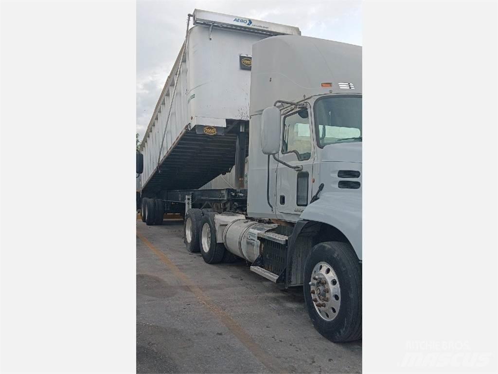 Mack CXU Conventional Trucks / Tractor Trucks