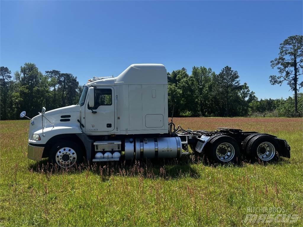 Mack CXU 613 Conventional Trucks / Tractor Trucks