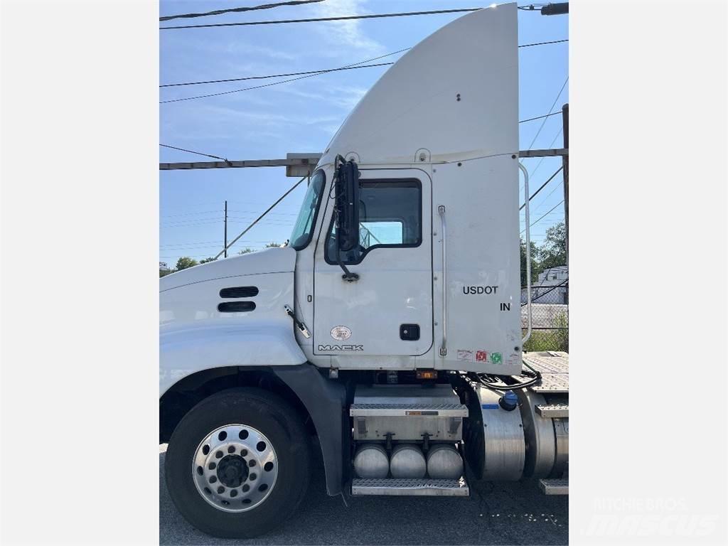 Mack CXU613 Conventional Trucks / Tractor Trucks