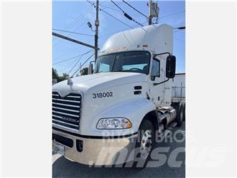 Mack CXU613 Conventional Trucks / Tractor Trucks