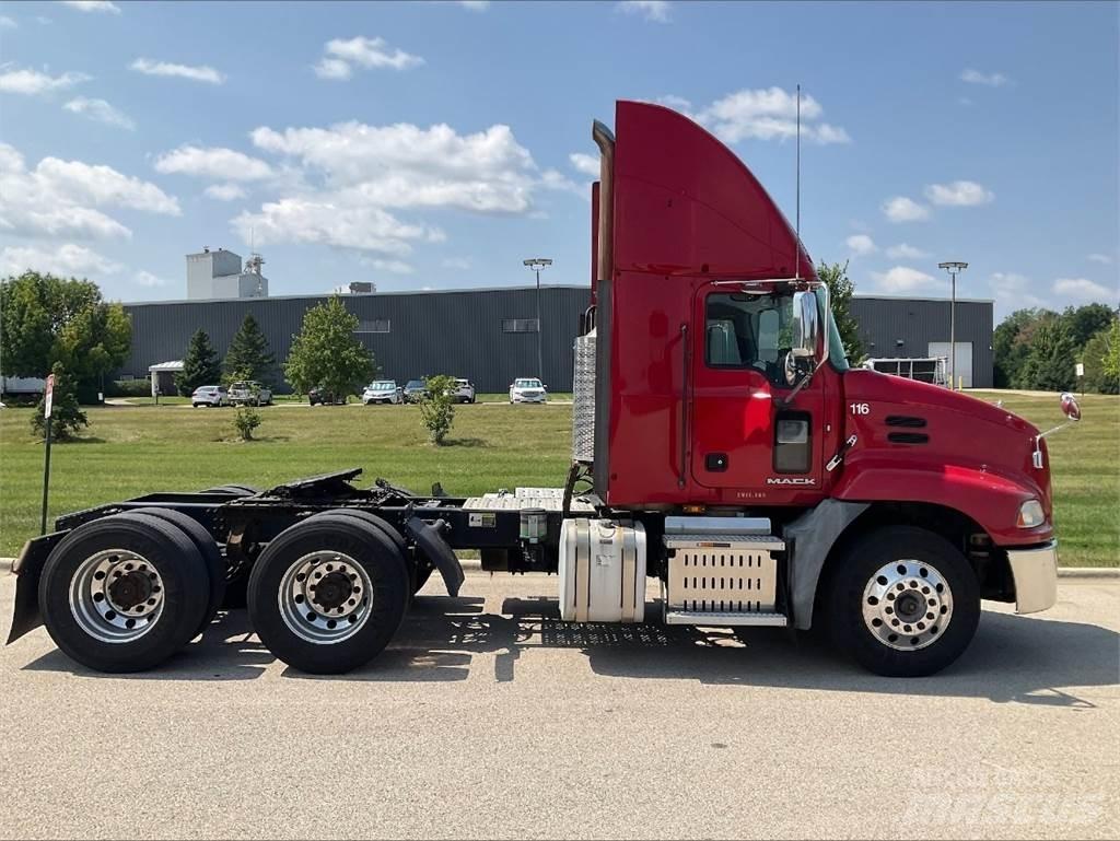 Mack CXU613 Conventional Trucks / Tractor Trucks