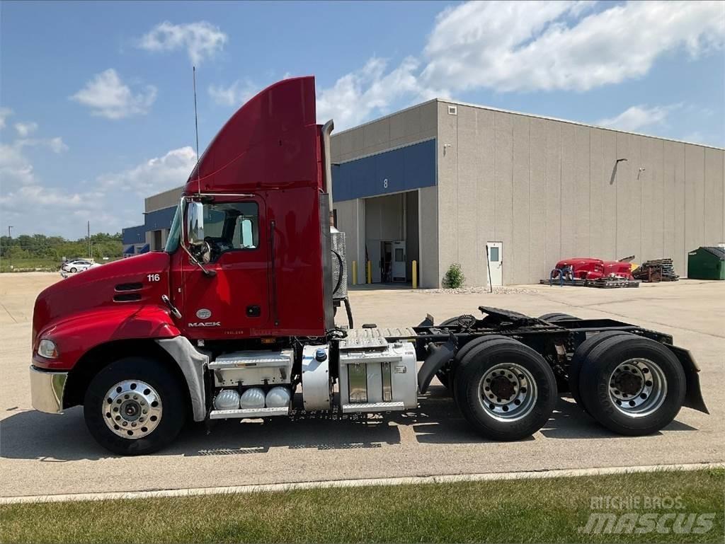 Mack CXU613 Conventional Trucks / Tractor Trucks