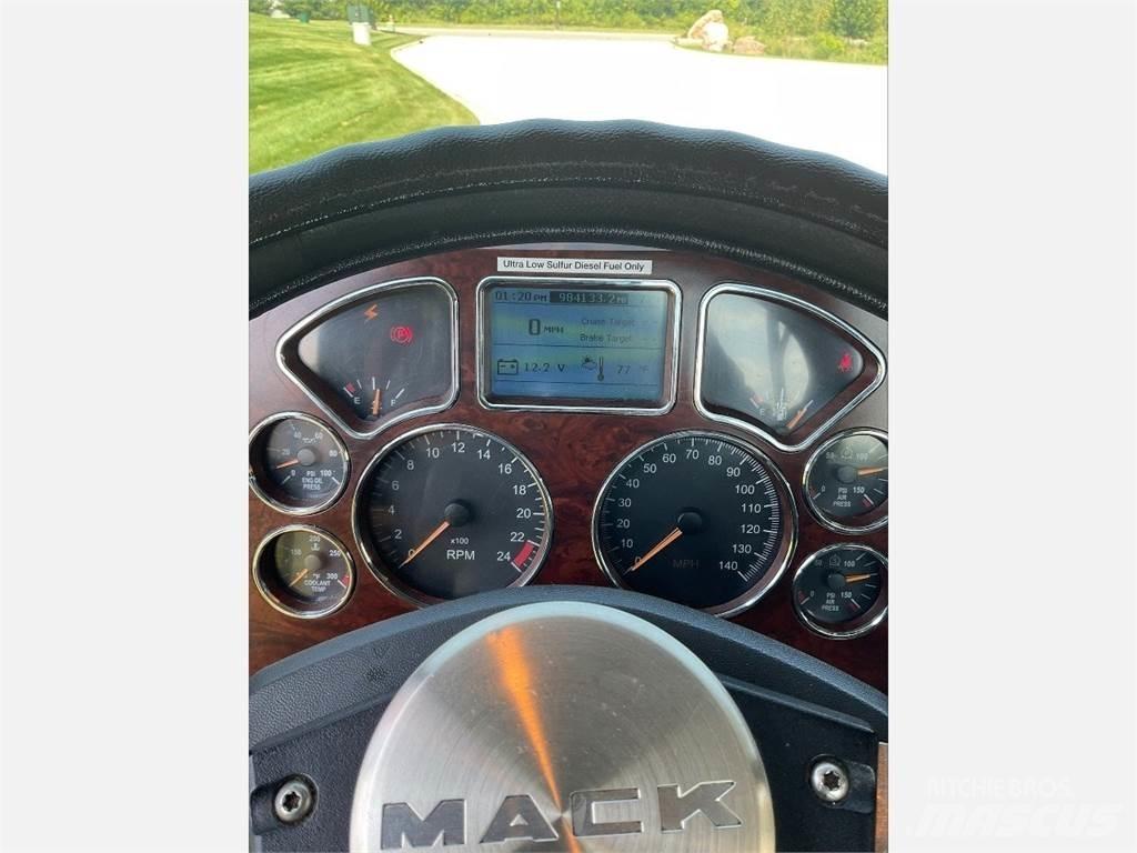 Mack CXU613 Conventional Trucks / Tractor Trucks