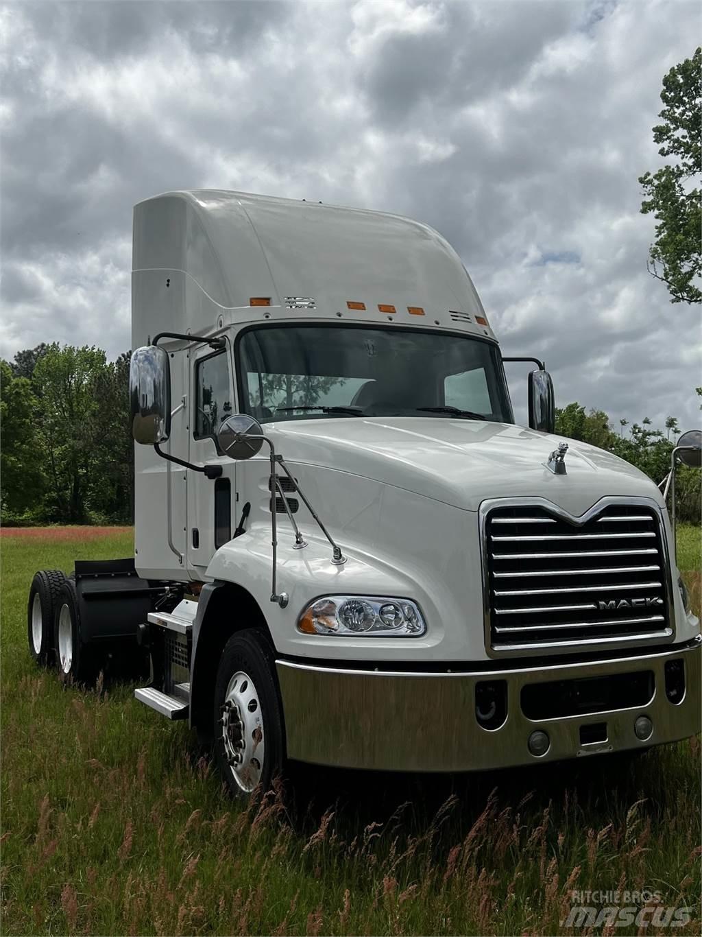 Mack CXU613 Conventional Trucks / Tractor Trucks