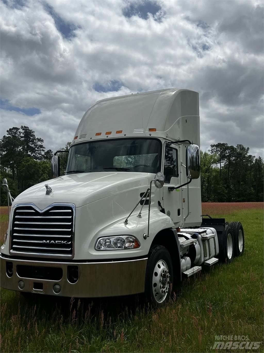 Mack CXU613 Conventional Trucks / Tractor Trucks