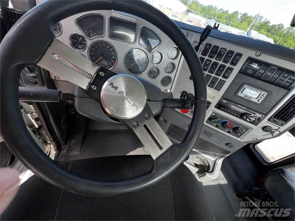 Mack CXU613 Conventional Trucks / Tractor Trucks