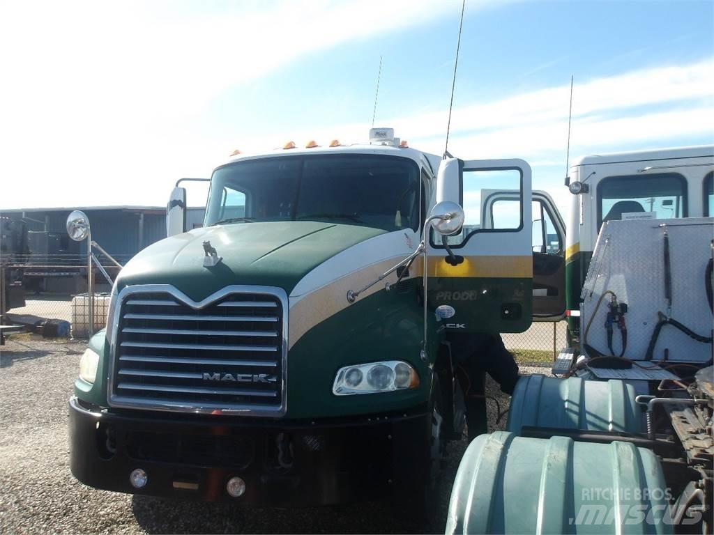 Mack CXU613 Conventional Trucks / Tractor Trucks