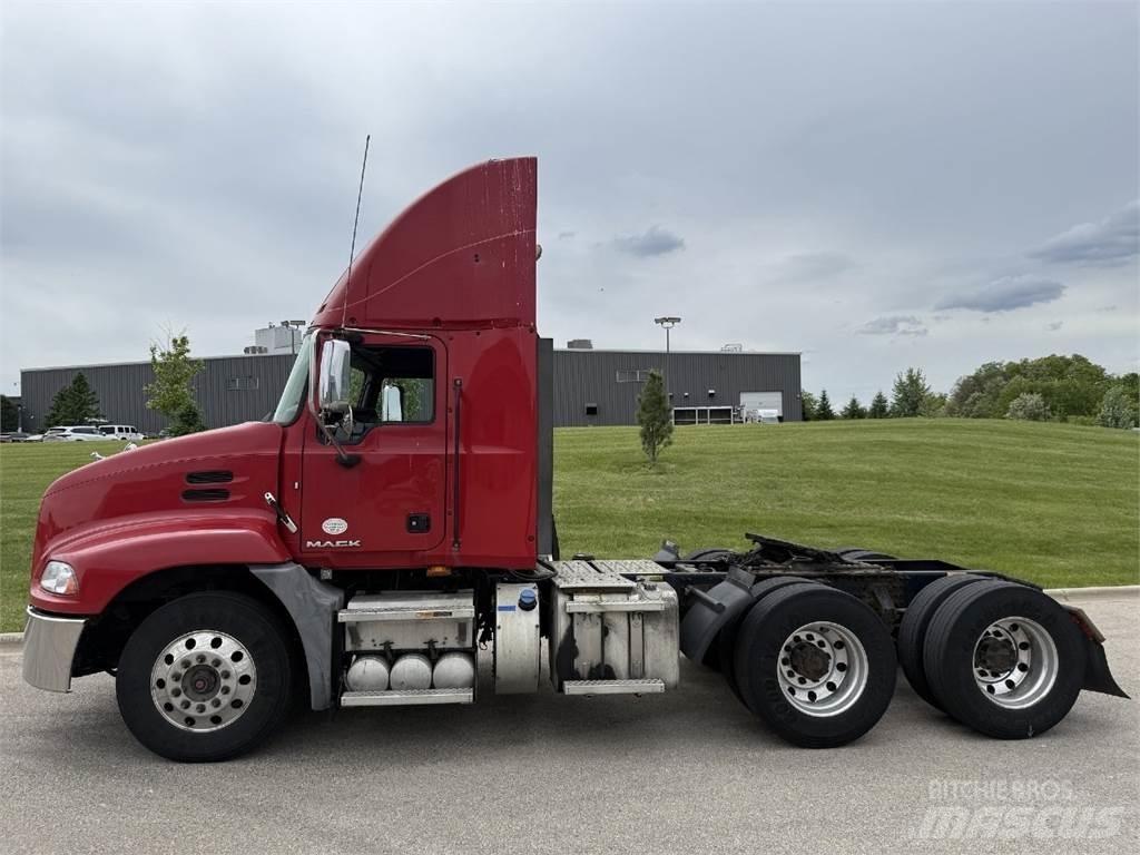 Mack CXU613 Conventional Trucks / Tractor Trucks
