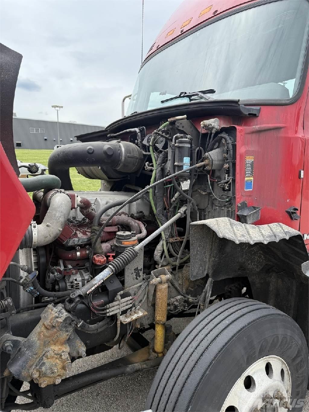 Mack CXU613 Conventional Trucks / Tractor Trucks