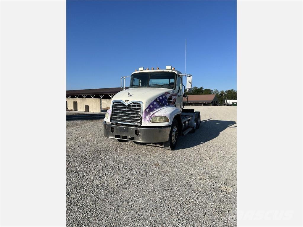 Mack Vision Conventional Trucks / Tractor Trucks