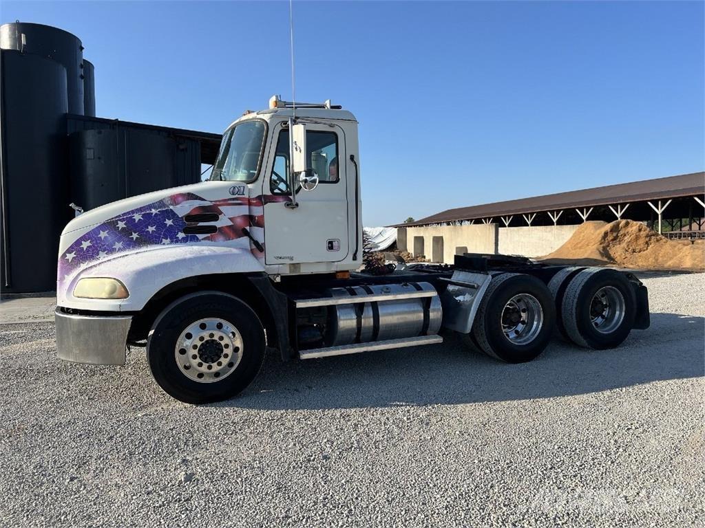 Mack Vision Conventional Trucks / Tractor Trucks