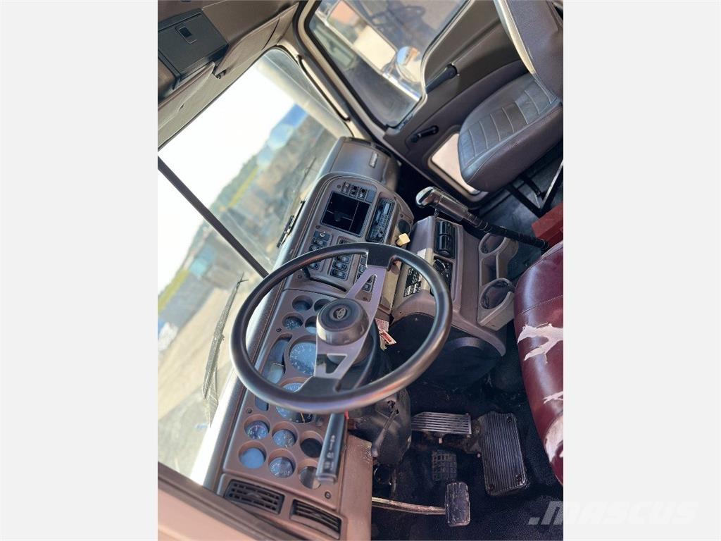 Mack Vision Conventional Trucks / Tractor Trucks