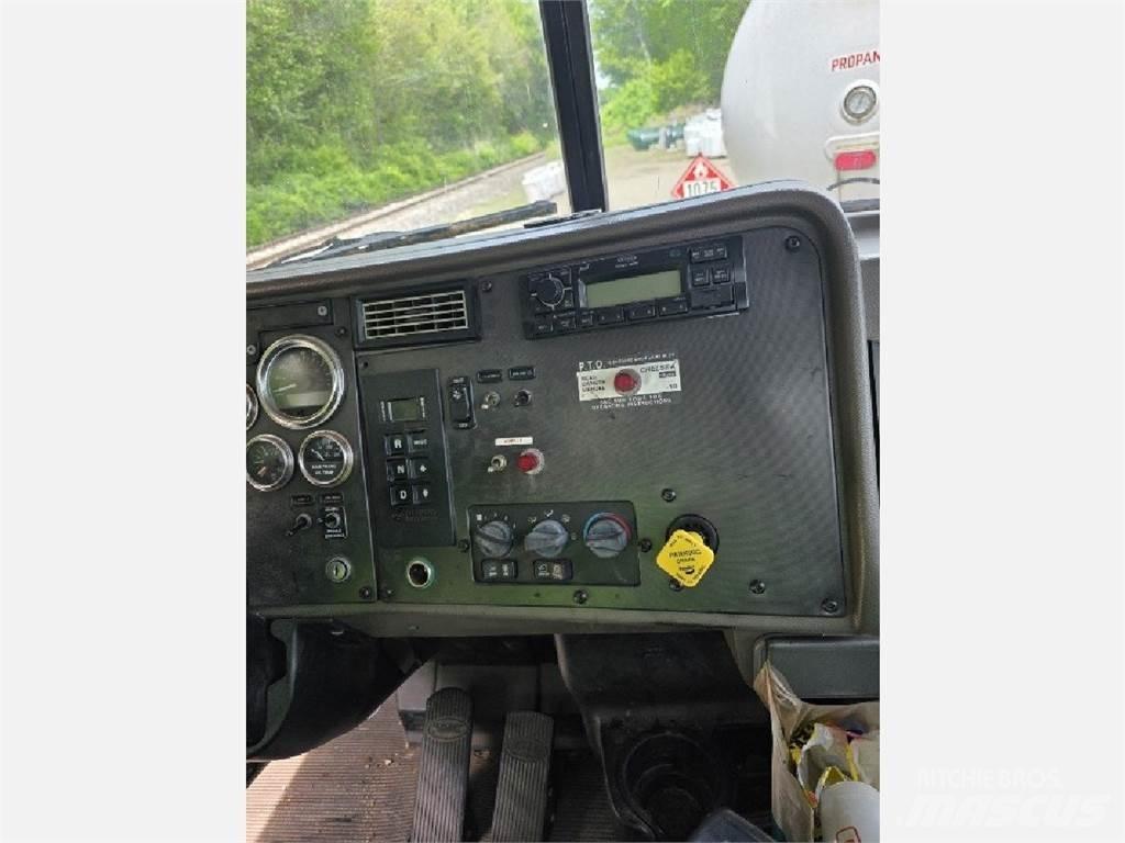 Peterbilt 335 Other Trucks