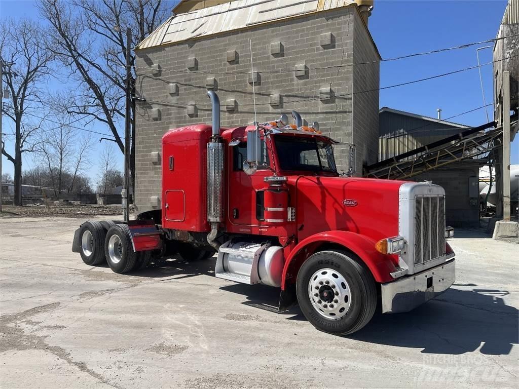 Peterbilt 378 Conventional Trucks / Tractor Trucks
