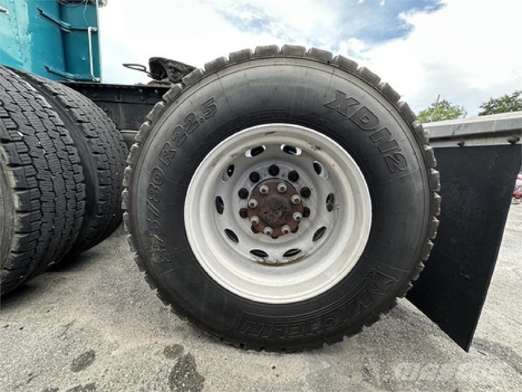 Peterbilt 379 Conventional Trucks / Tractor Trucks