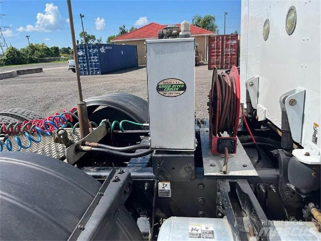 Peterbilt 389 Conventional Trucks / Tractor Trucks