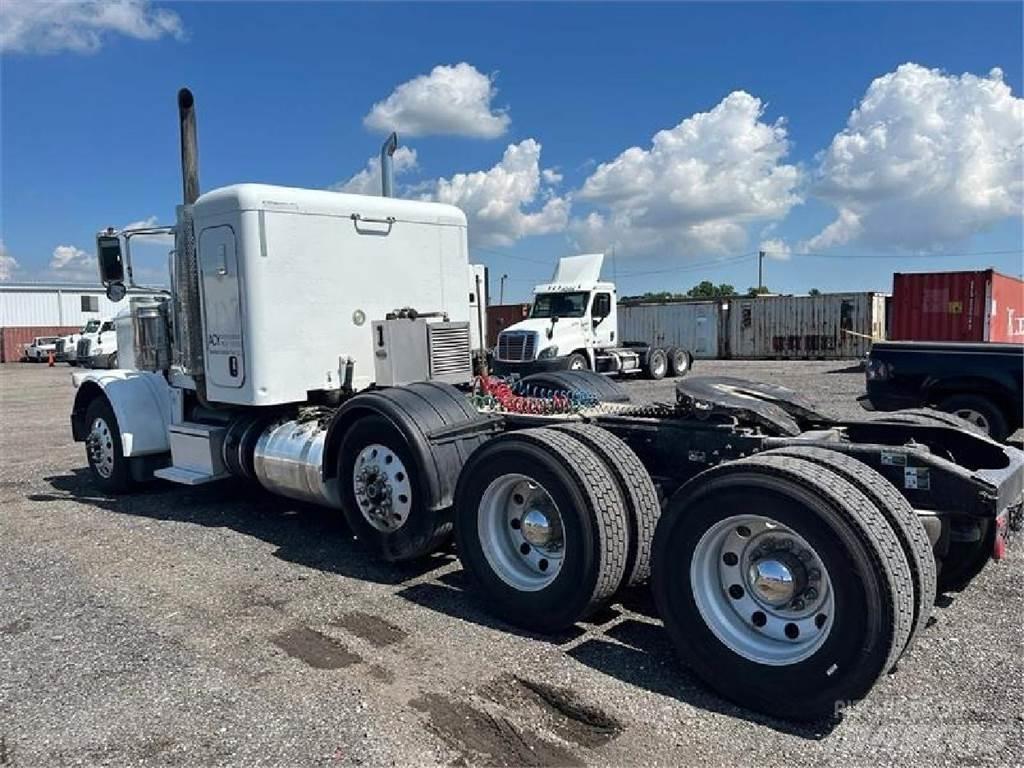 Peterbilt 389 Conventional Trucks / Tractor Trucks