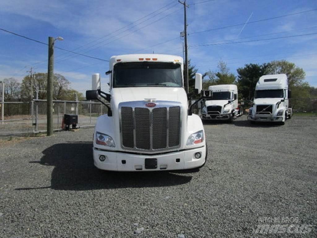 Peterbilt 579 Conventional Trucks / Tractor Trucks