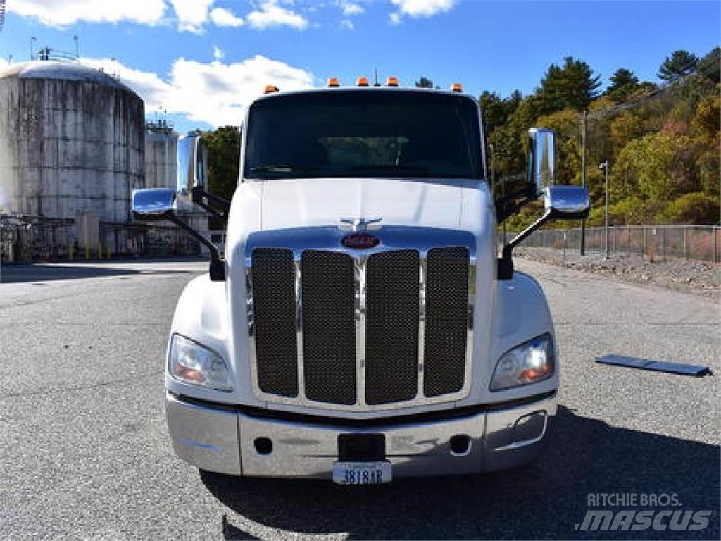 Peterbilt 579 Conventional Trucks / Tractor Trucks