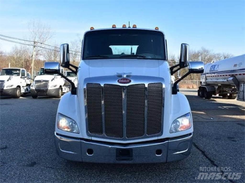Peterbilt 579 Conventional Trucks / Tractor Trucks