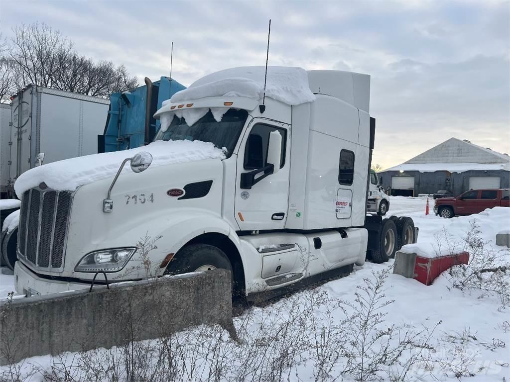 Peterbilt 579 Conventional Trucks / Tractor Trucks