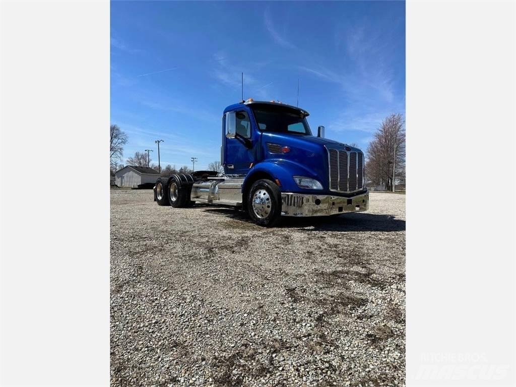 Peterbilt 579 Conventional Trucks / Tractor Trucks