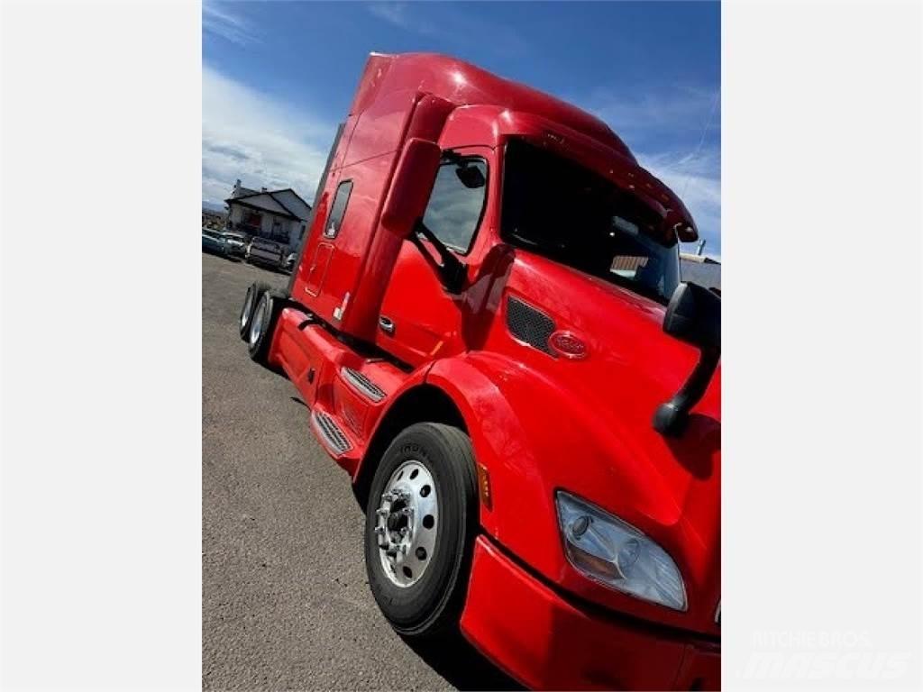 Peterbilt 579 Conventional Trucks / Tractor Trucks