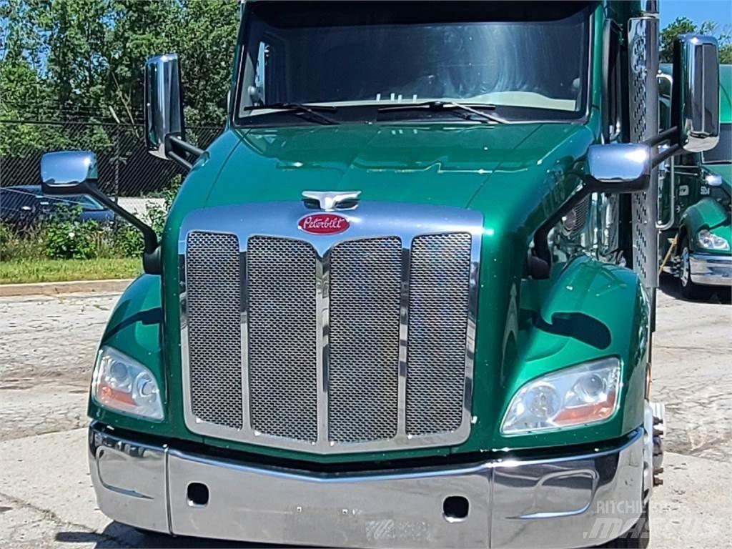 Peterbilt 579 Conventional Trucks / Tractor Trucks