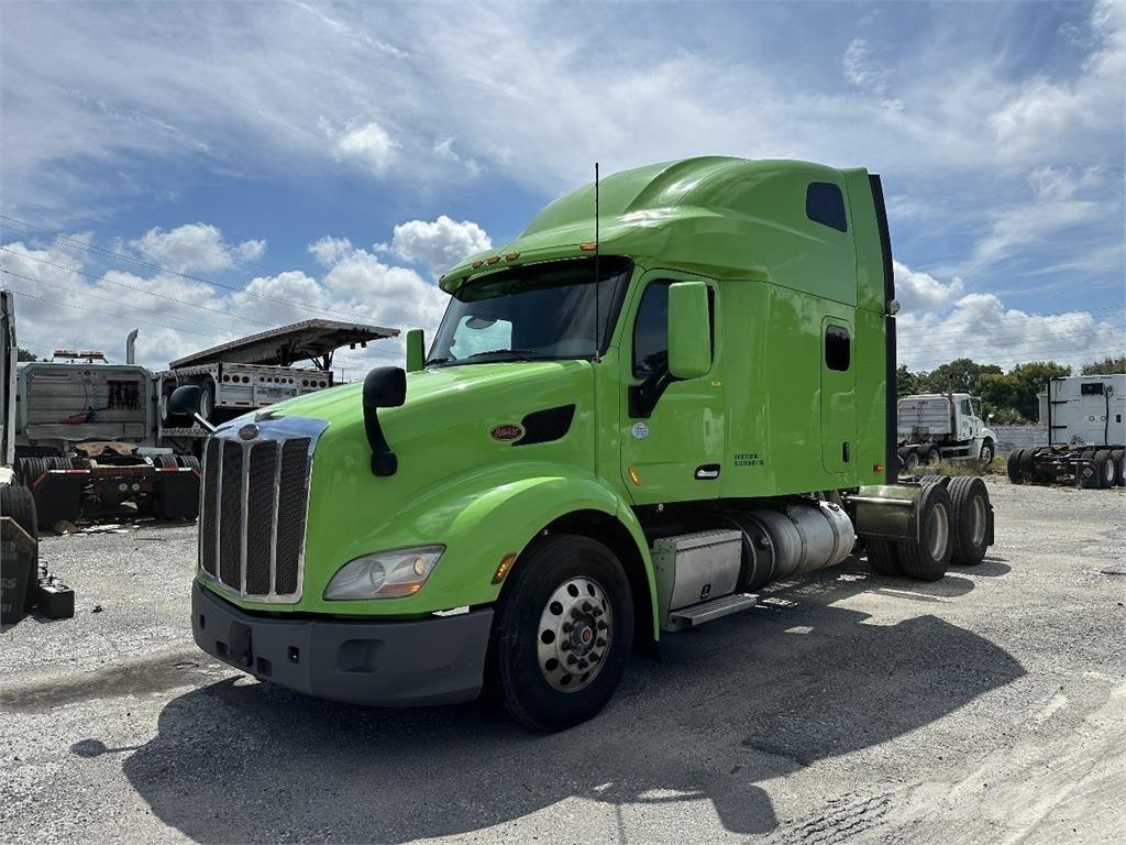 Peterbilt 579 Conventional Trucks / Tractor Trucks