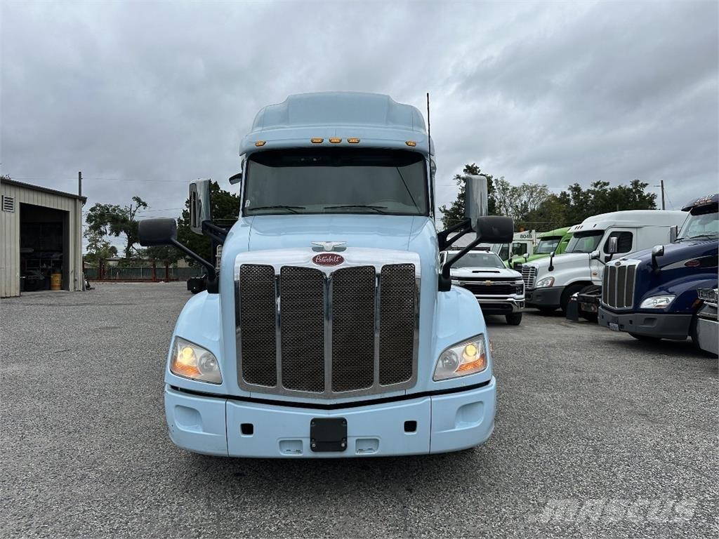 Peterbilt 579 Conventional Trucks / Tractor Trucks
