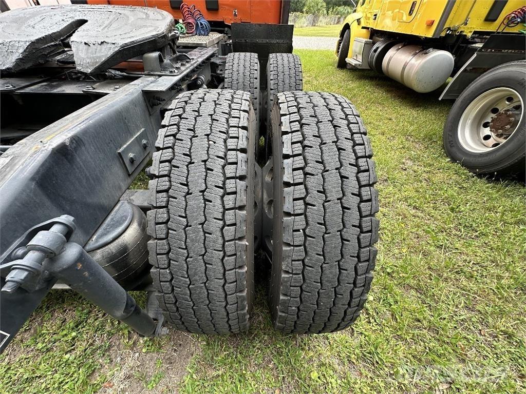 Peterbilt 579 Conventional Trucks / Tractor Trucks