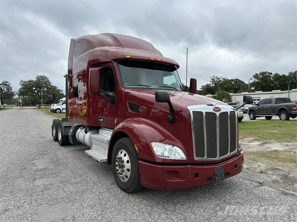 Peterbilt 579 Conventional Trucks / Tractor Trucks