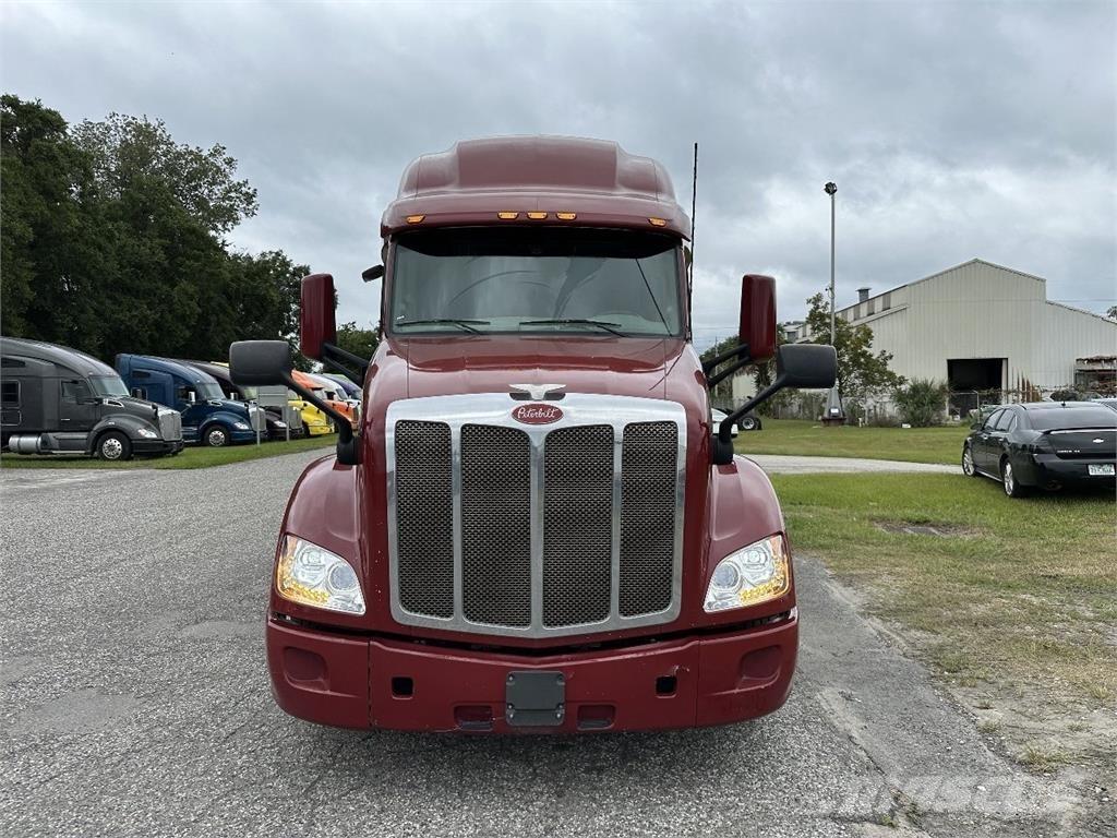 Peterbilt 579 Conventional Trucks / Tractor Trucks