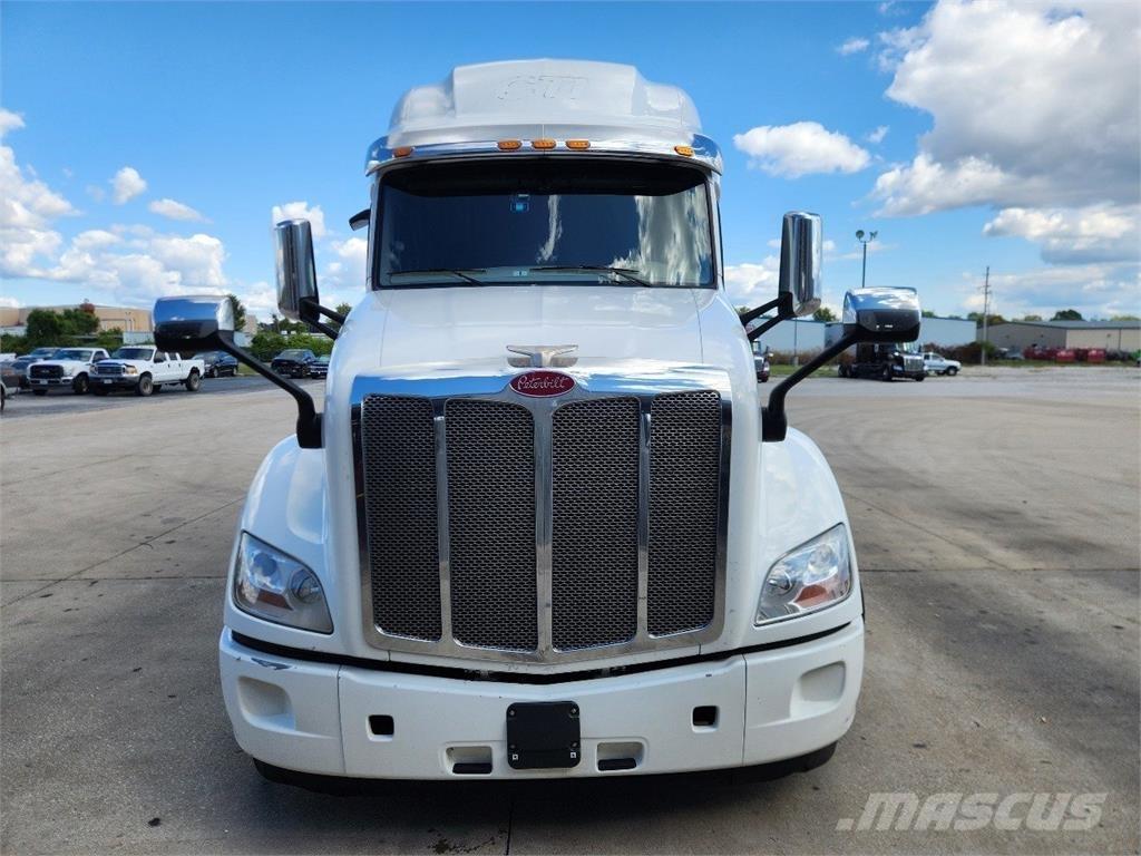 Peterbilt 579 Conventional Trucks / Tractor Trucks