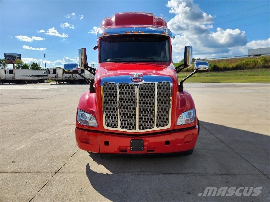 Peterbilt 579 Conventional Trucks / Tractor Trucks
