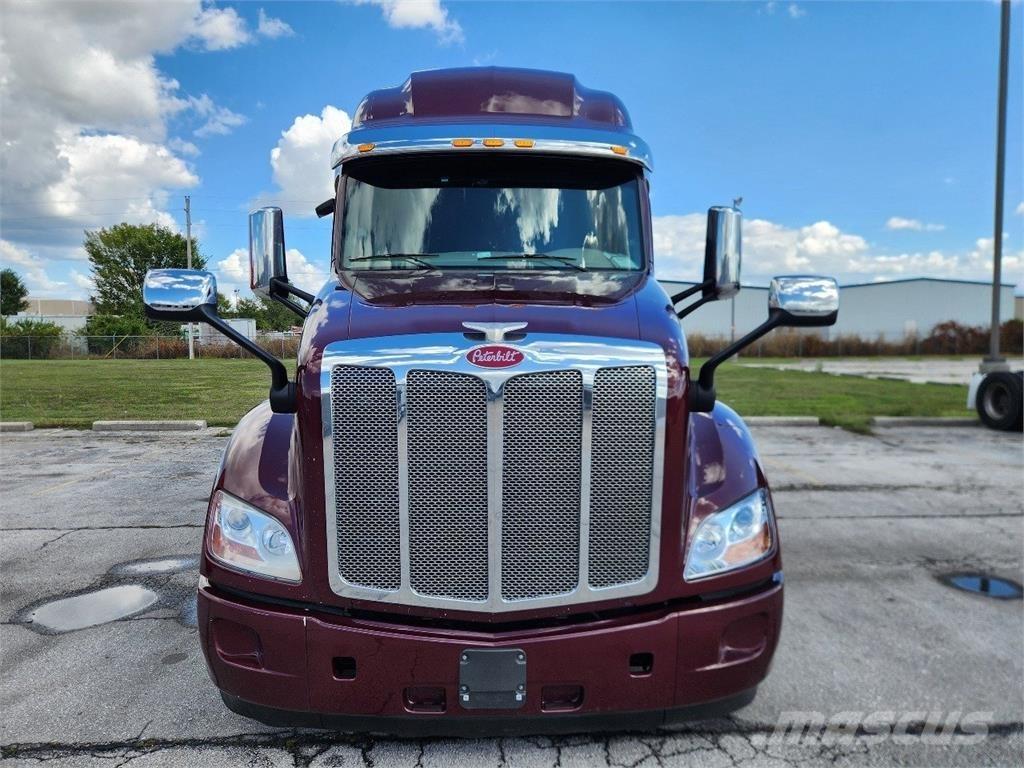 Peterbilt 579 Conventional Trucks / Tractor Trucks