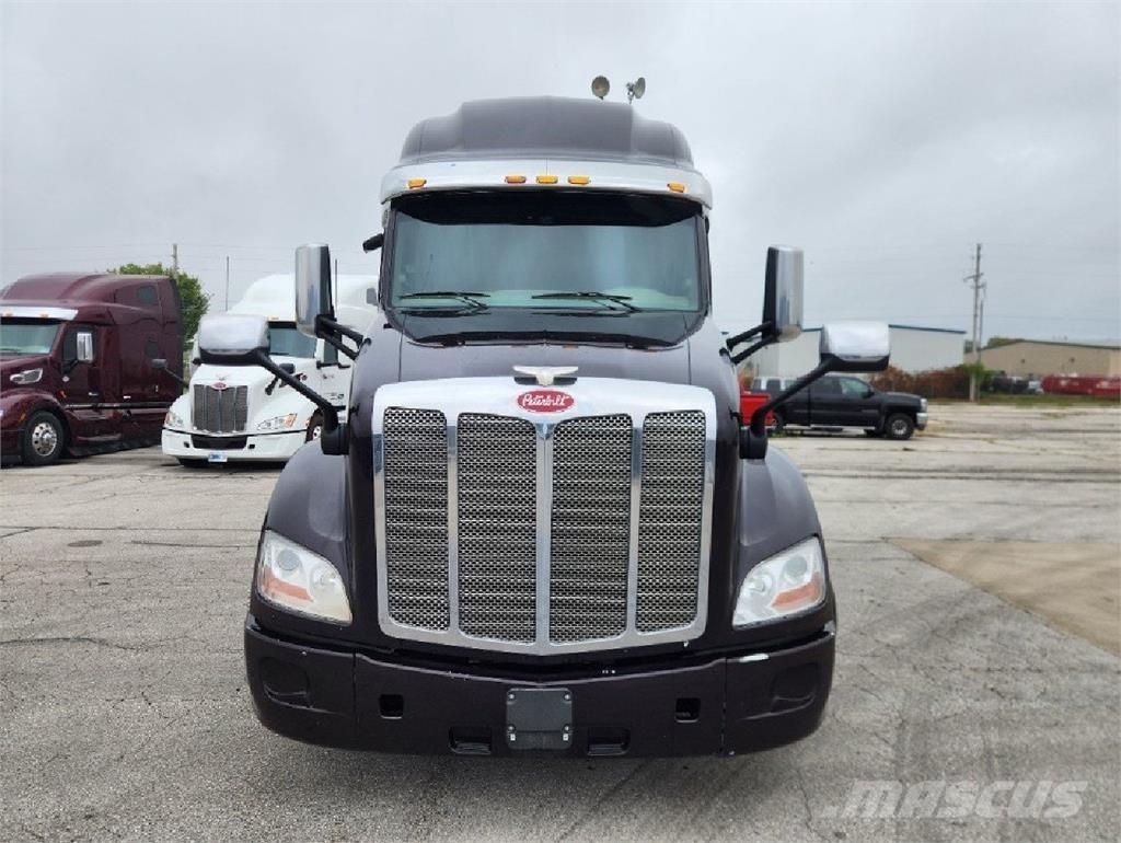 Peterbilt 579 Conventional Trucks / Tractor Trucks