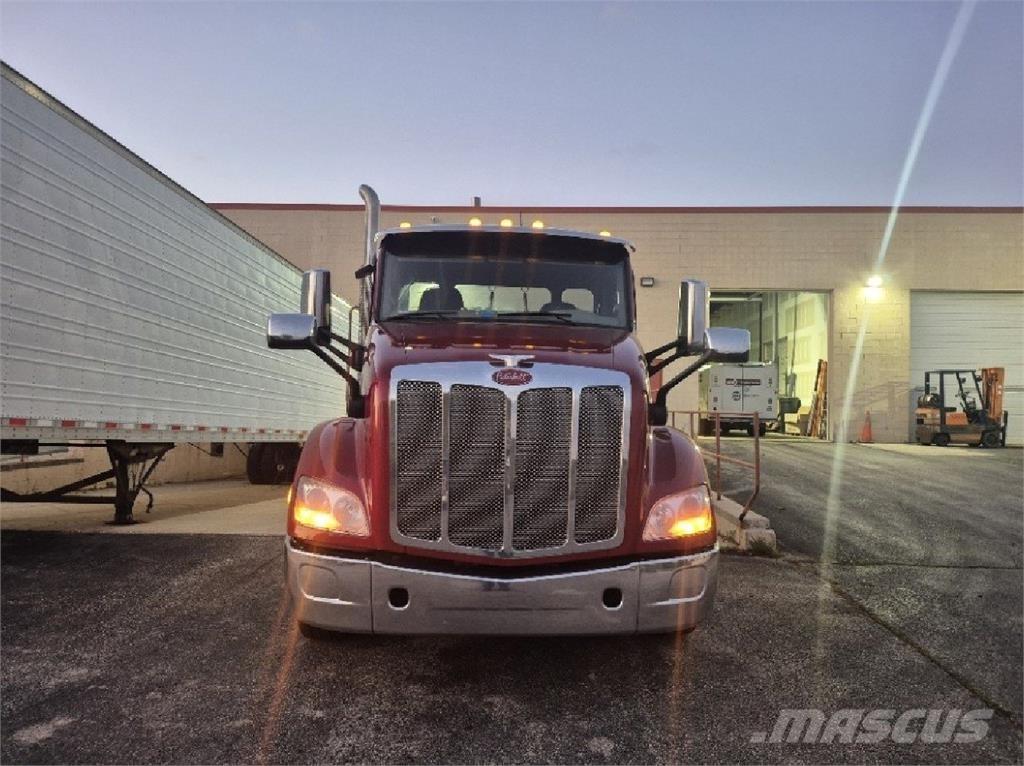 Peterbilt 579 Conventional Trucks / Tractor Trucks