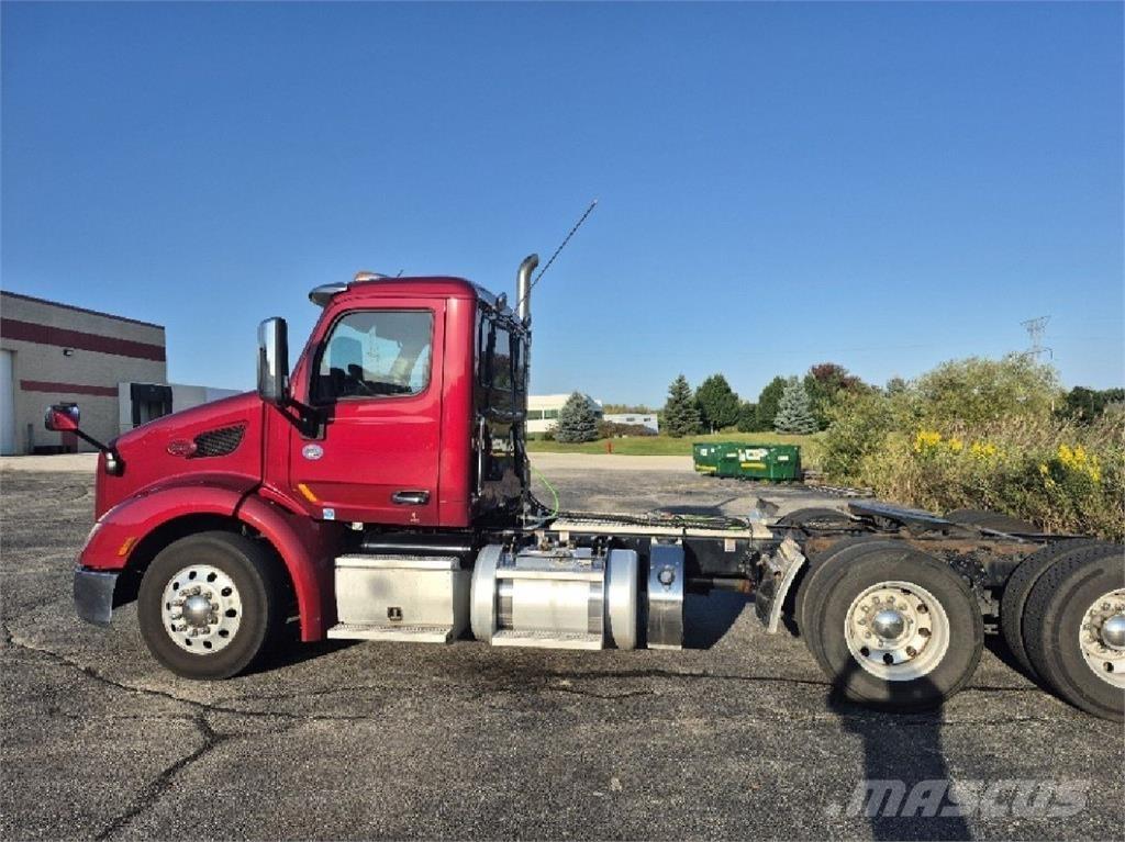 Peterbilt 579 Conventional Trucks / Tractor Trucks