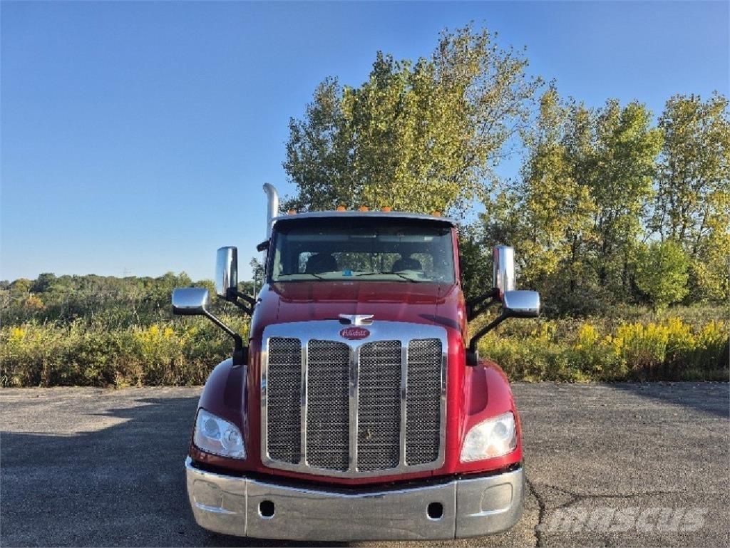 Peterbilt 579 Conventional Trucks / Tractor Trucks