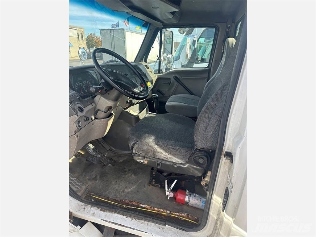 Sterling A9500 Conventional Trucks / Tractor Trucks