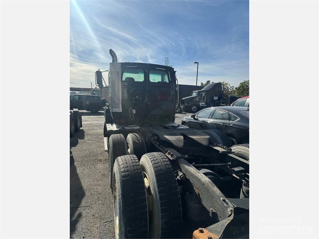 Sterling A9500 Conventional Trucks / Tractor Trucks
