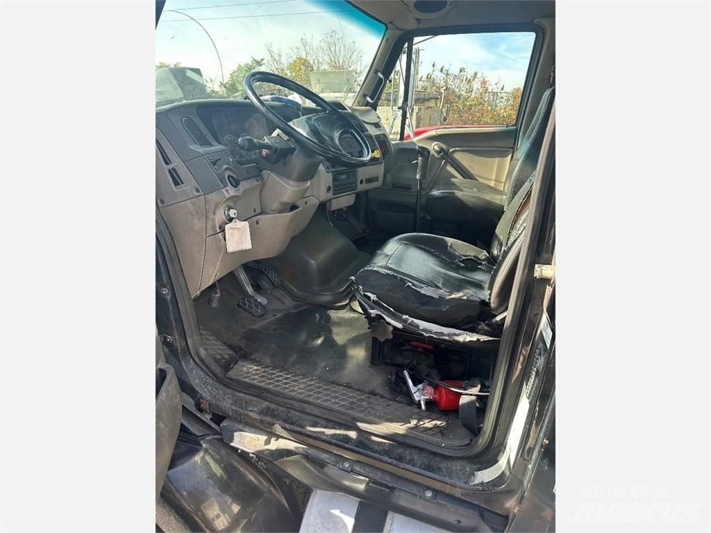 Sterling A9500 Conventional Trucks / Tractor Trucks