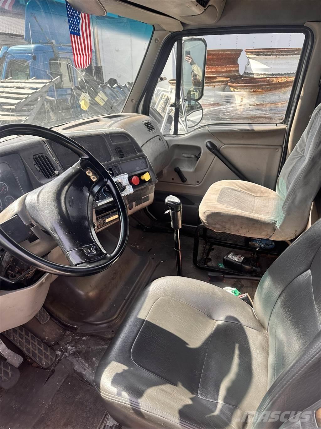 Sterling A9500 Conventional Trucks / Tractor Trucks