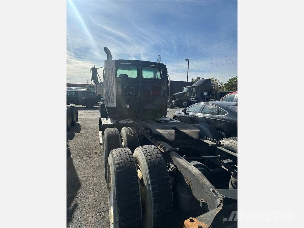 Sterling A9500 Conventional Trucks / Tractor Trucks