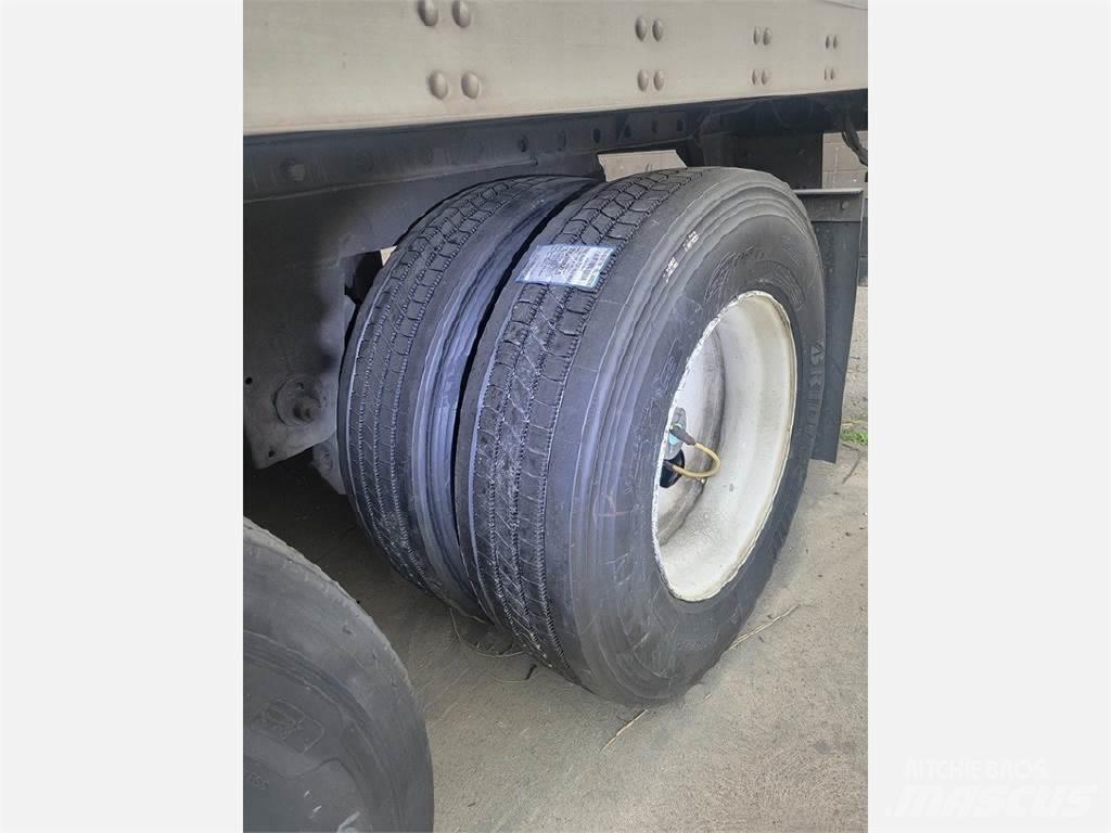 Utility VS2DX 36' Box Trailers