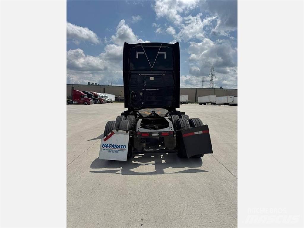 Volvo VNL 760 Conventional Trucks / Tractor Trucks