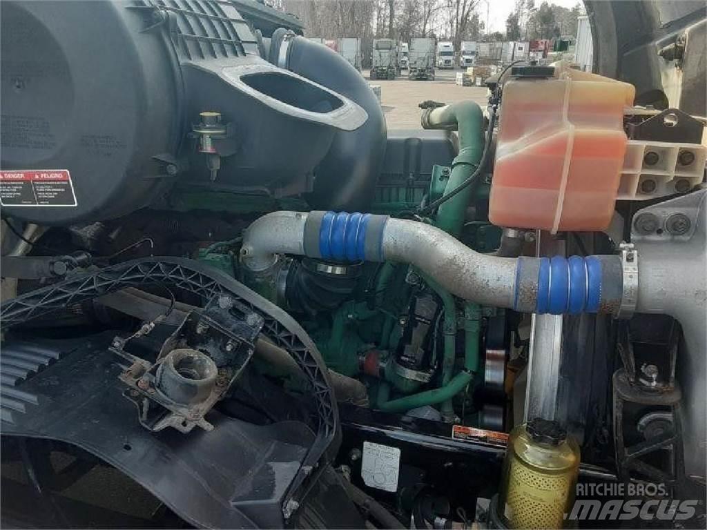 Volvo VNL64T670 Conventional Trucks / Tractor Trucks