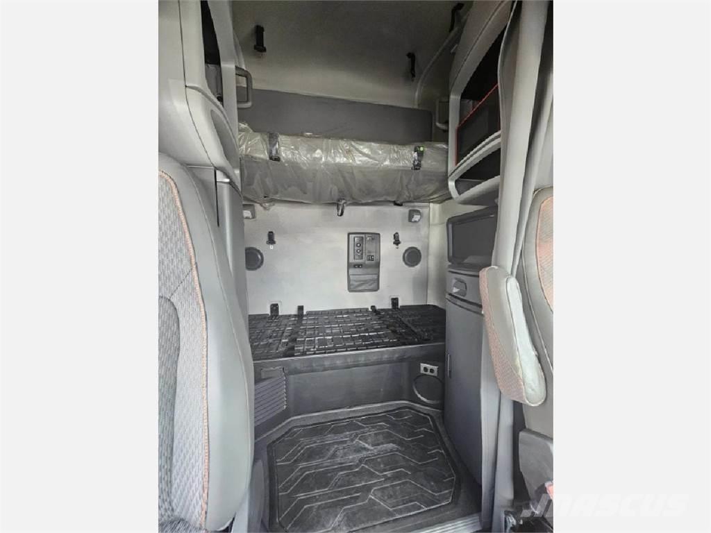 Volvo VNL64T760 Conventional Trucks / Tractor Trucks