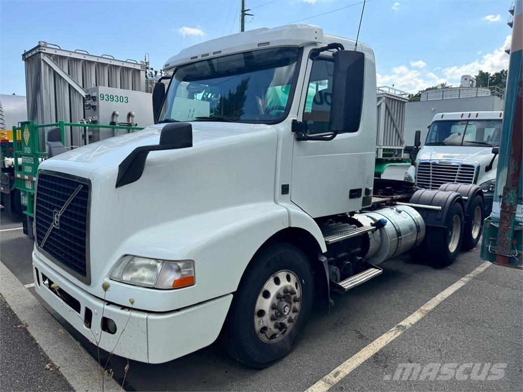 Volvo VNM64T200 Conventional Trucks / Tractor Trucks